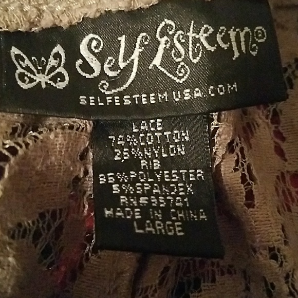 A long sleeve shirt - Picture 2 of 2